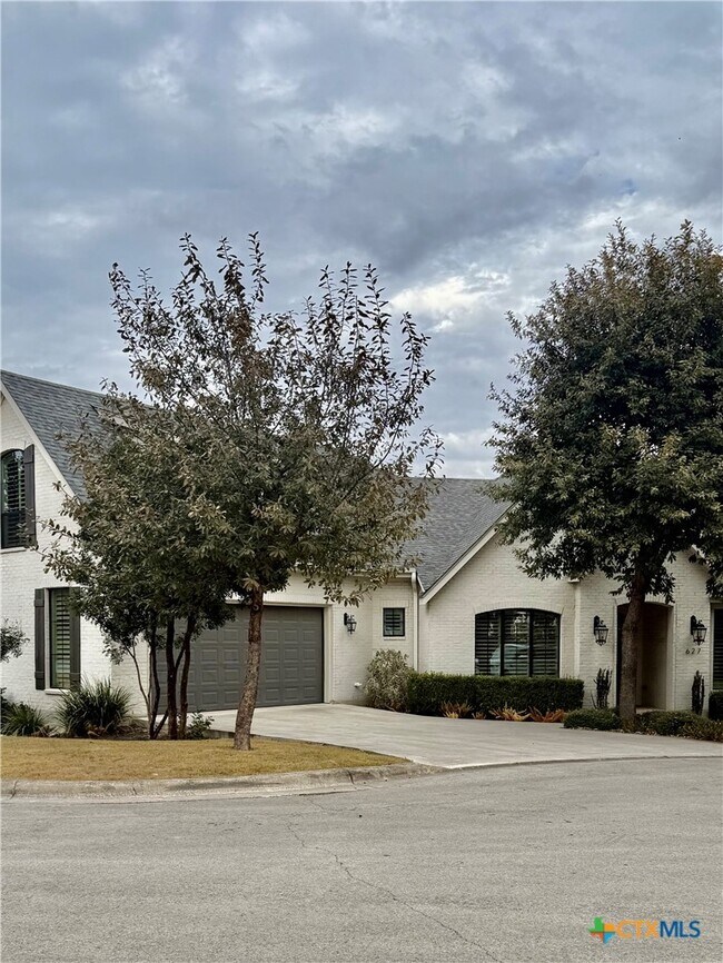 Foto del edificio - 627 Mission View Ct