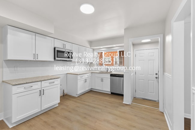 Building Photo - 20241 Kentfield St