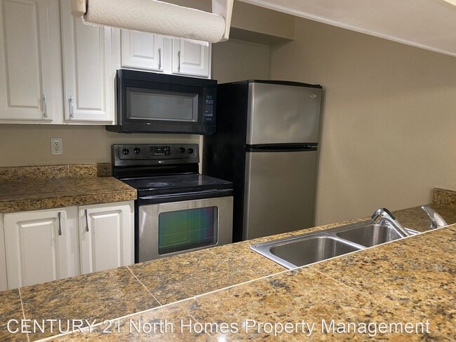 Building Photo - 2 br, 1.5 bath House - 412 Center Rd #D8