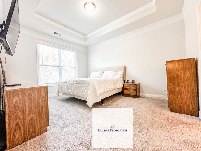 Building Photo - Beautiful and Spacious Home in Greer, SC