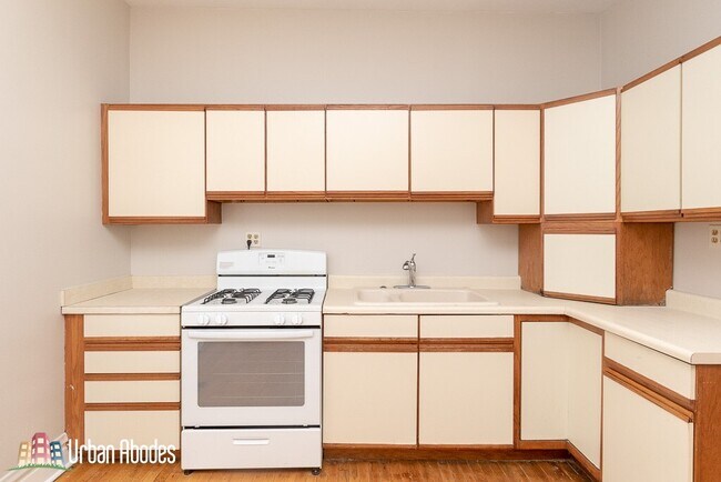 Building Photo - 815 N Campbell Ave