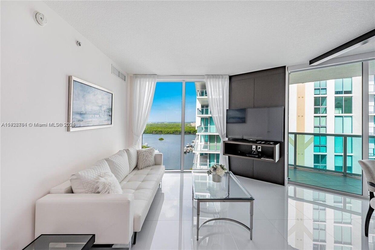 Foto principal - 250 Sunny Isles Blvd