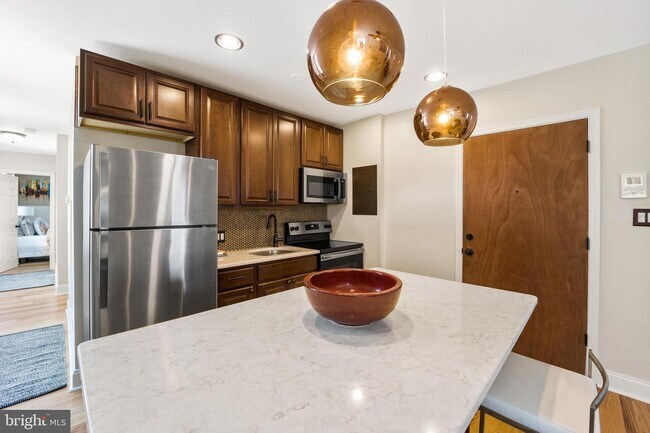 Foto del edificio - 2739 W Jefferson St