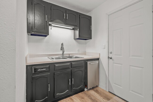 Foto del edificio - 700 Hartman Ave