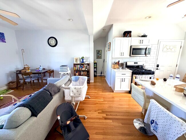 Photo - 145 Surrey St Apartment