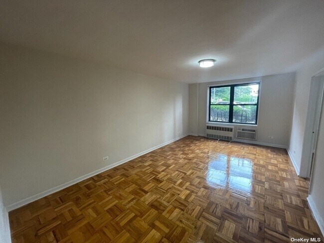 Foto del edificio - 102-30 67th Ave