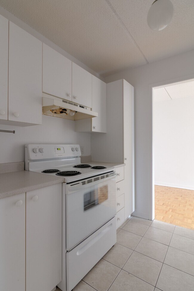 Building Photo - 1570 Avenue Filion