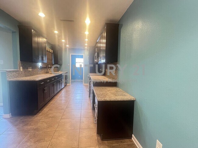 Foto del edificio - Exceptional 3/2/2 in Carrollton For Rent!
