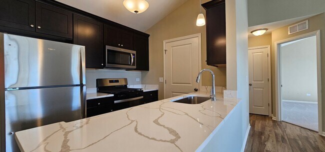 Foto del edificio - Bedroom, 1 Bathroom, Mid, Second Floor, Ap...