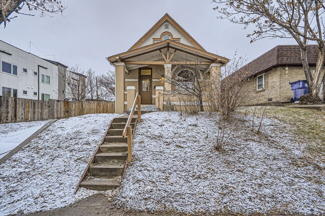 LOCATION! Blocks to Bronco's Stadium, light rail, park, Sloan's Lake. ALL Utilities Included! Ov... - LOCATION! Blocks to Bronco's Stadium, light rail, park, Sloan's Lake.  ALL Utilities Included! Ov... House