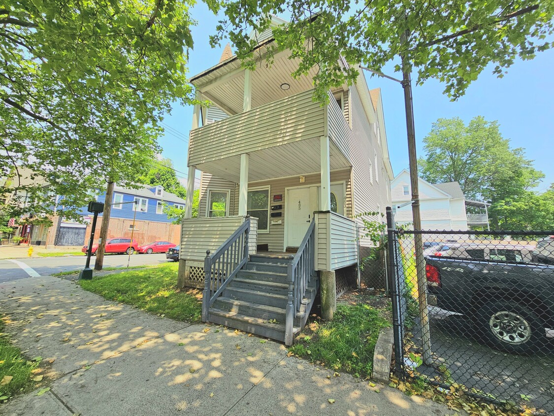 Primary Photo - 483 Ferry St