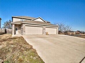 Building Photo - 704 E College Ave