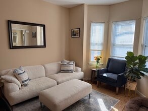 Building Photo - 506 E 8th St