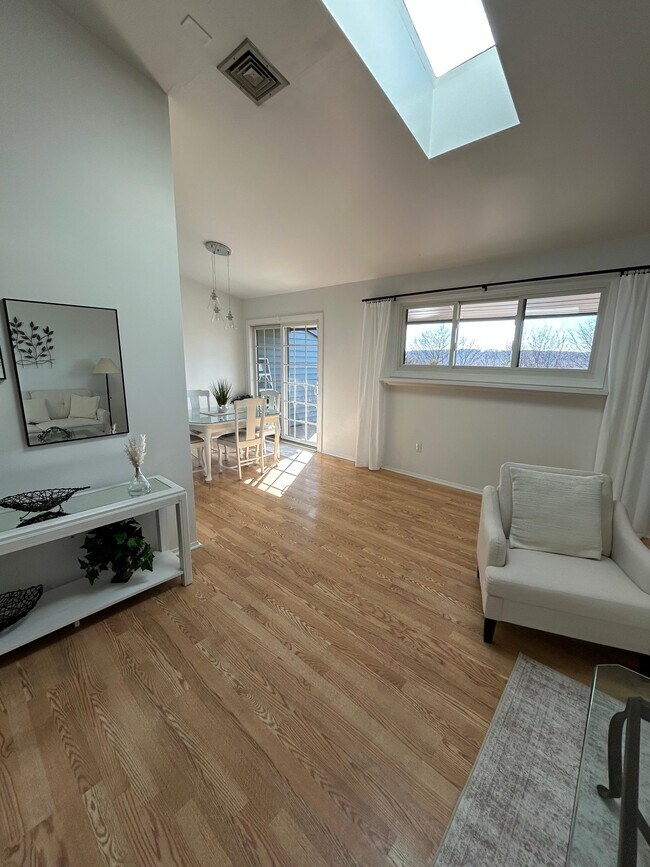 Foto del edificio - 36 Highland Cir