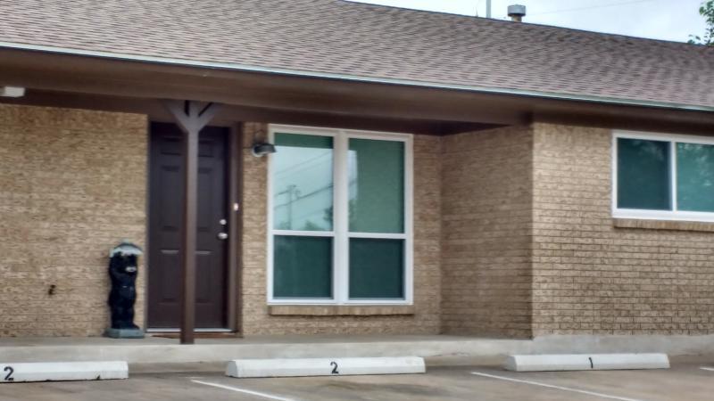 Primary Photo - 1001 Lewis Dr