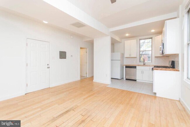 Foto del edificio - 4813 Chester Ave