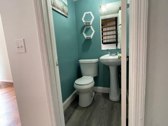 Building Photo - 3882 Parklane Dr