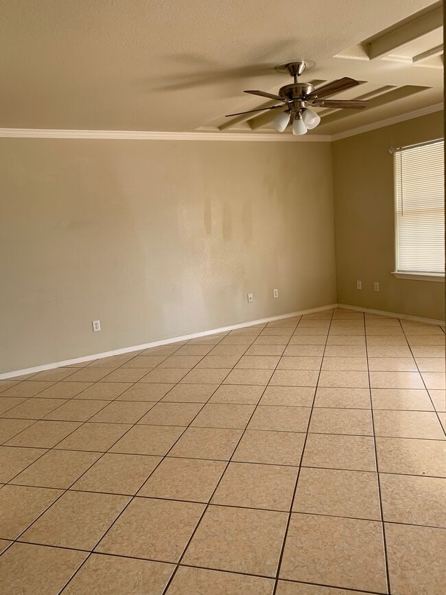 Building Photo - 121 Ramon Cardenas Dr