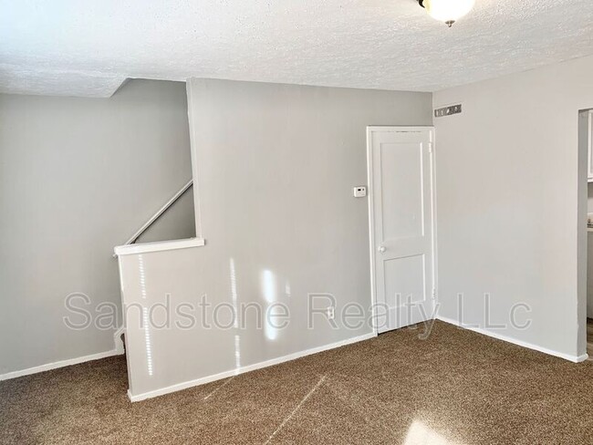 Building Photo - 908-916 N Central Dr