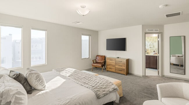 Foto del edificio - 8044 Carpenter Creek Ave