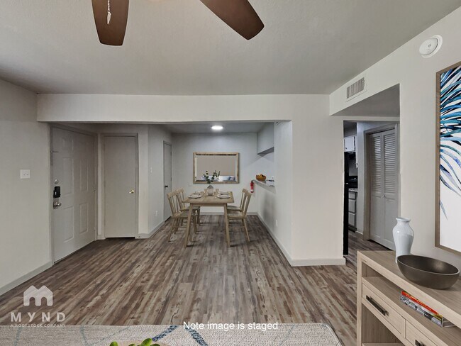 Foto del edificio - 624 E 3rd St