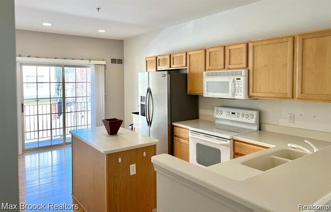 Building Photo - 3111 Camden Dr