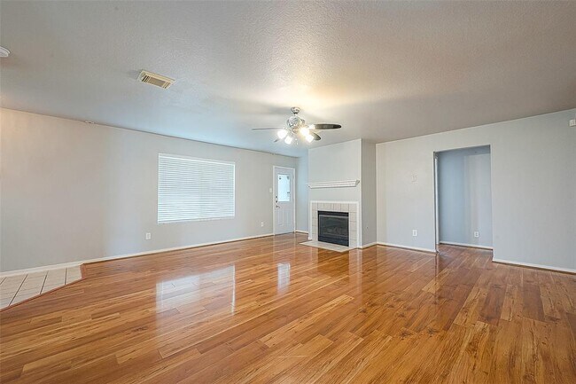 Building Photo - 1202 Sabine Brook Way