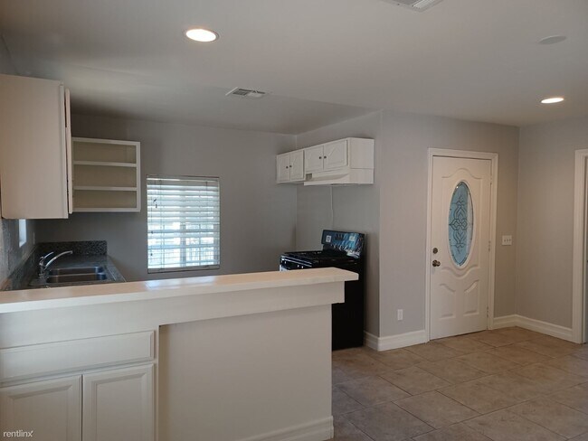 Foto del edificio - 3 br, 1 bath Duplex - 2994 9th Street 2994