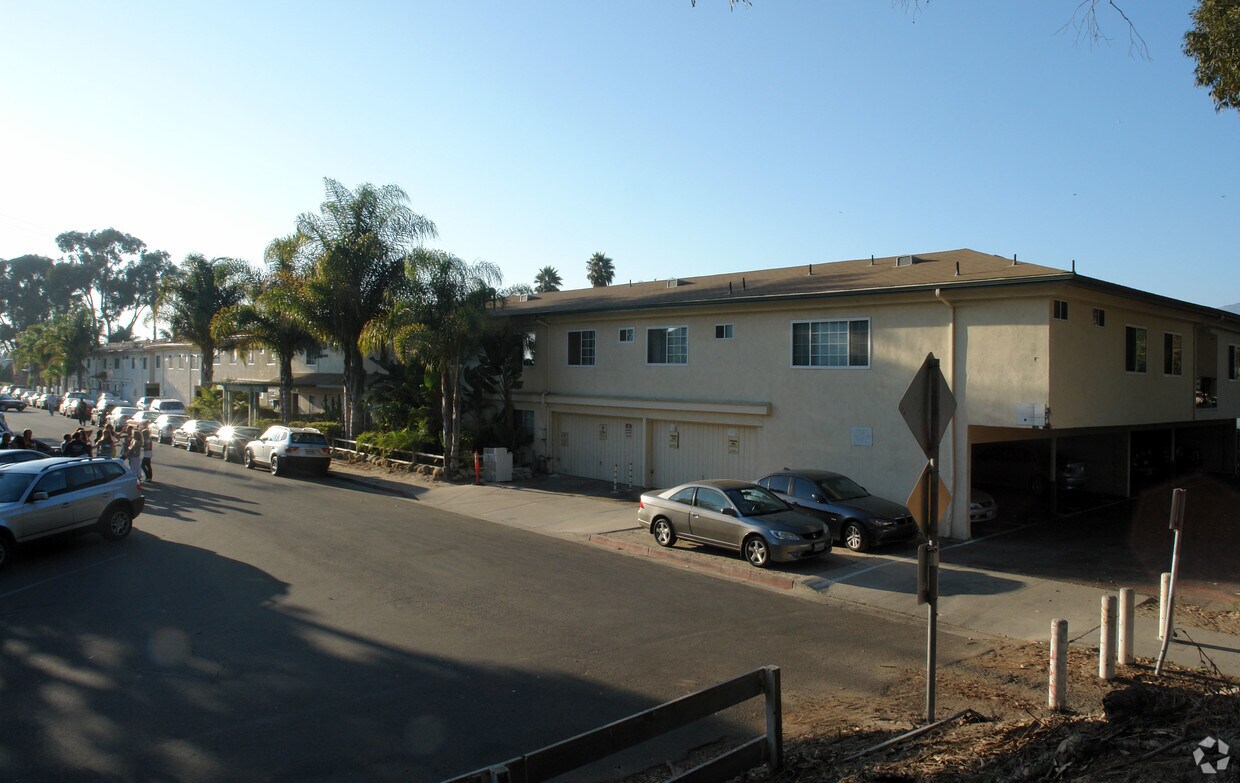 Carriage House 796 Embarcadero del Norte Goleta, CA Apartments for