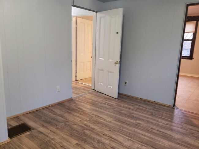Building Photo - 205 Schirmer St