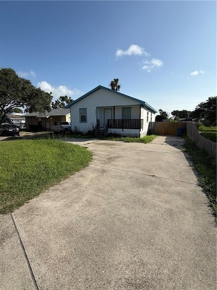 Building Photo - 512 Lakeside Dr