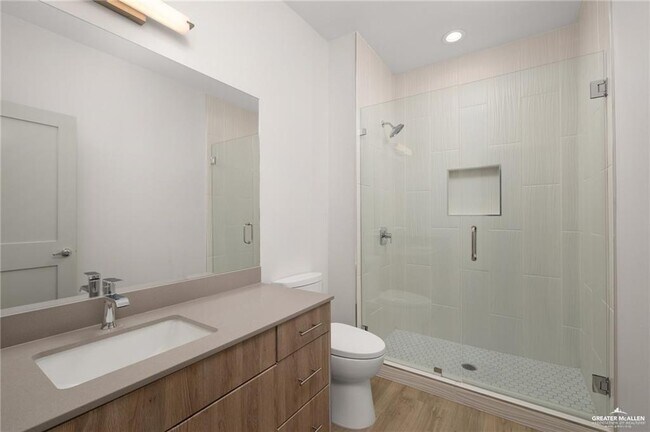 Foto del edificio - 10 Clarence Dr