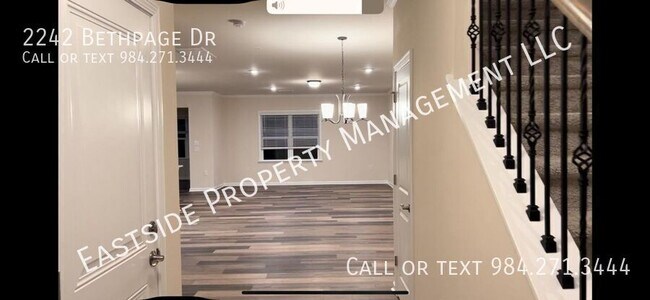 Building Photo - 2242 Bethpage Dr