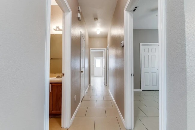 Foto del edificio - 5915 Lovingham Ct