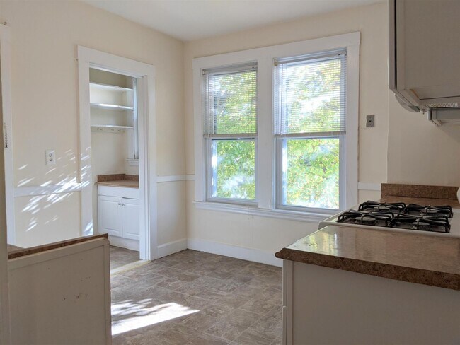 Foto del edificio - 8 Sanborn Ave