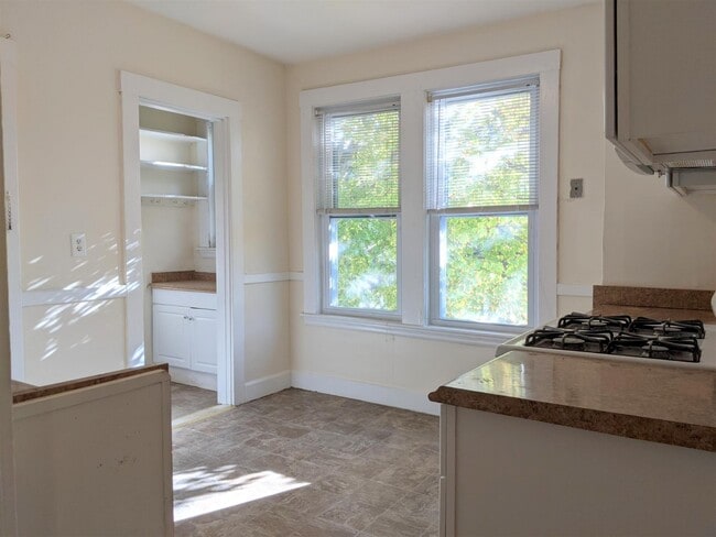 Building Photo - 8 Sanborn Ave