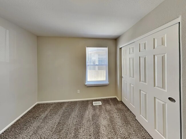 Building Photo - 20981 E Bellewood Pl