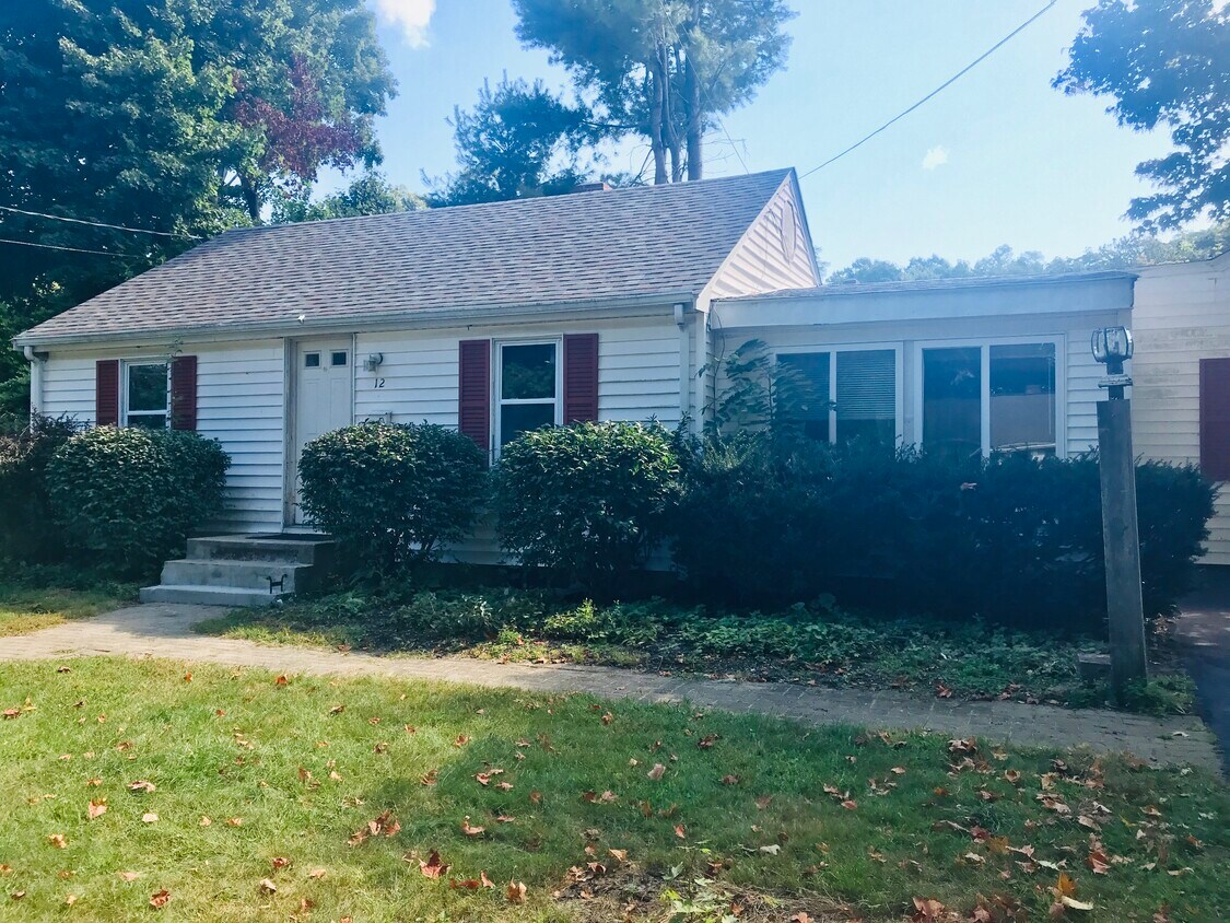 Primary Photo - 12 Ledgewood Rd