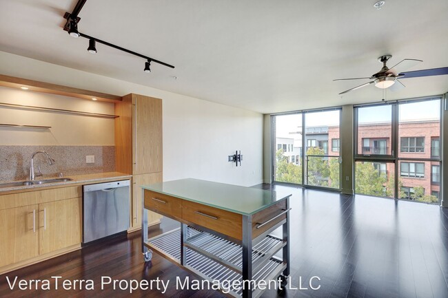 Building Photo - 1 br, 1 bath House - 530 Broadway E #604