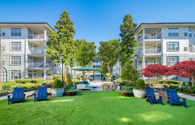 Outdoor Lounge Area - MAA Gardens