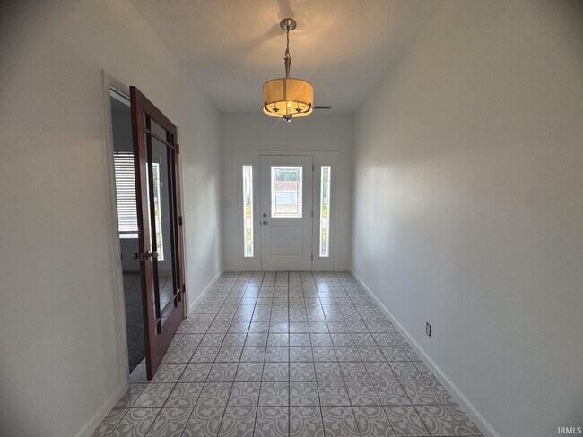 Building Photo - 2706 Grosbeak Ln