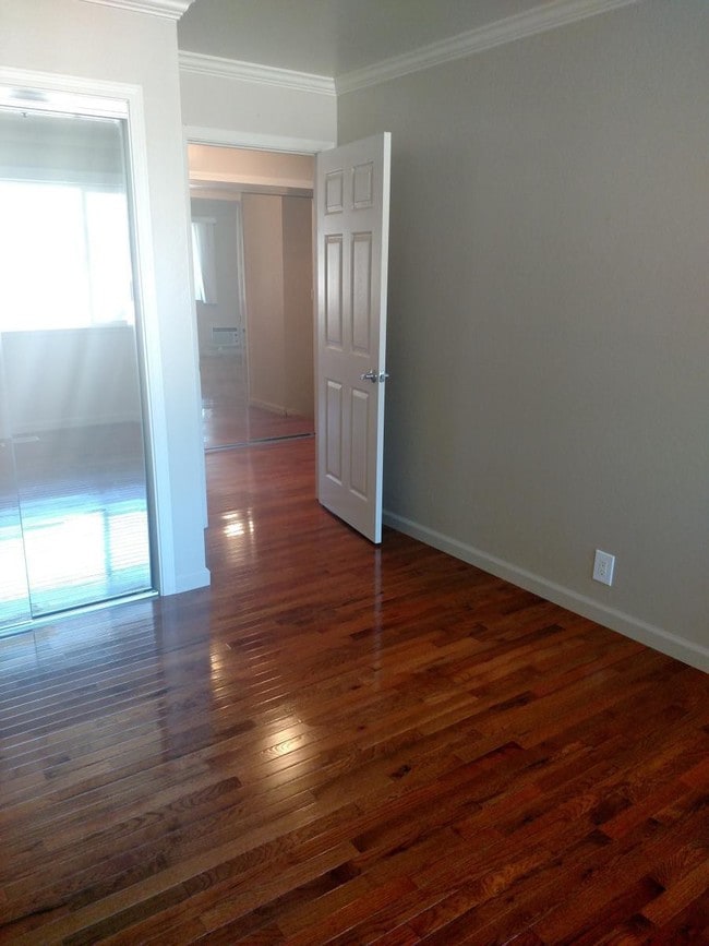 Building Photo - 101 Oak Rim Way