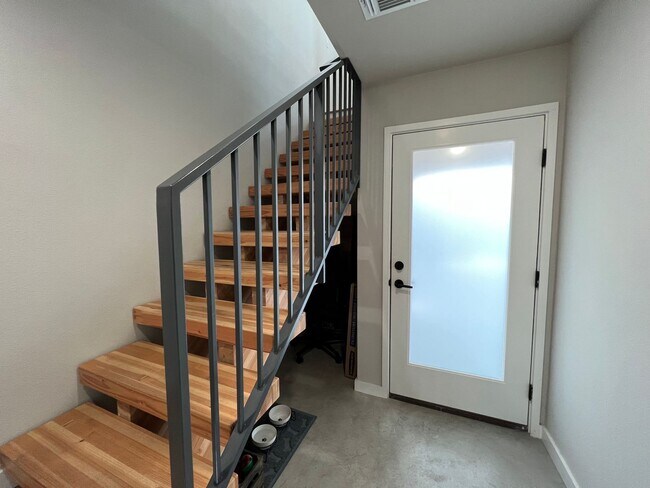 Foto del edificio - Modern Loft One Bedroom Home for Rent in H...