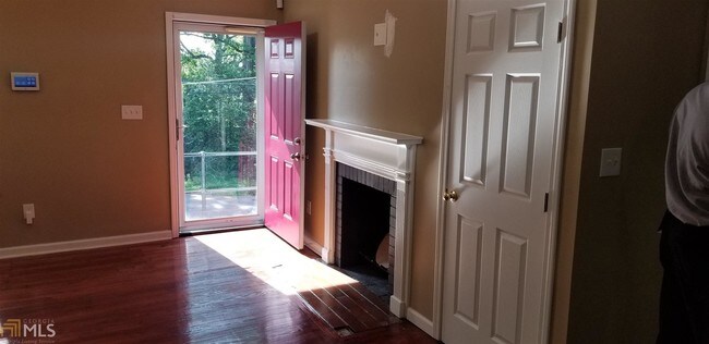 Building Photo - 1689 Oak Knoll Cir SE