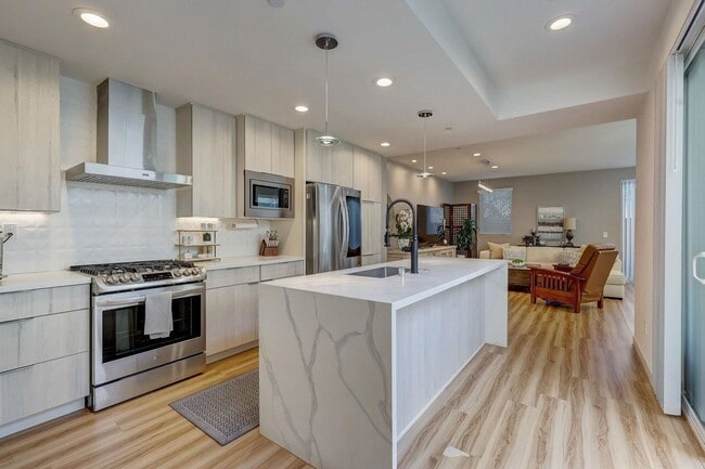 Building Photo - Available Modern Long Term Unfurnished hom...