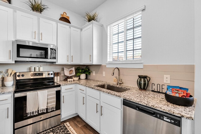 Building Photo - Legacy on Rockhill