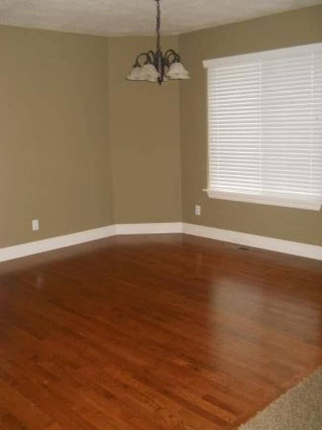 Building Photo - Beautiful 4 bedroom house in Battlefield!