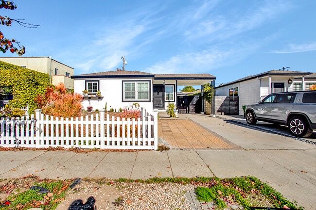 Building Photo - 4132 Beethoven St