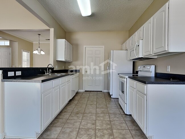 Building Photo - 525 Amsonia Cir