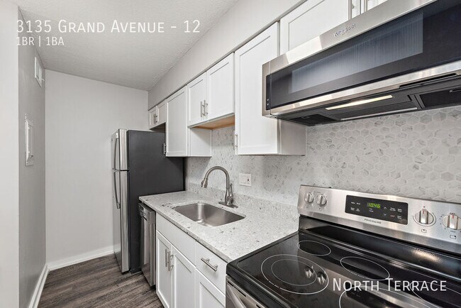 Foto del edificio - 3135 Grand Ave